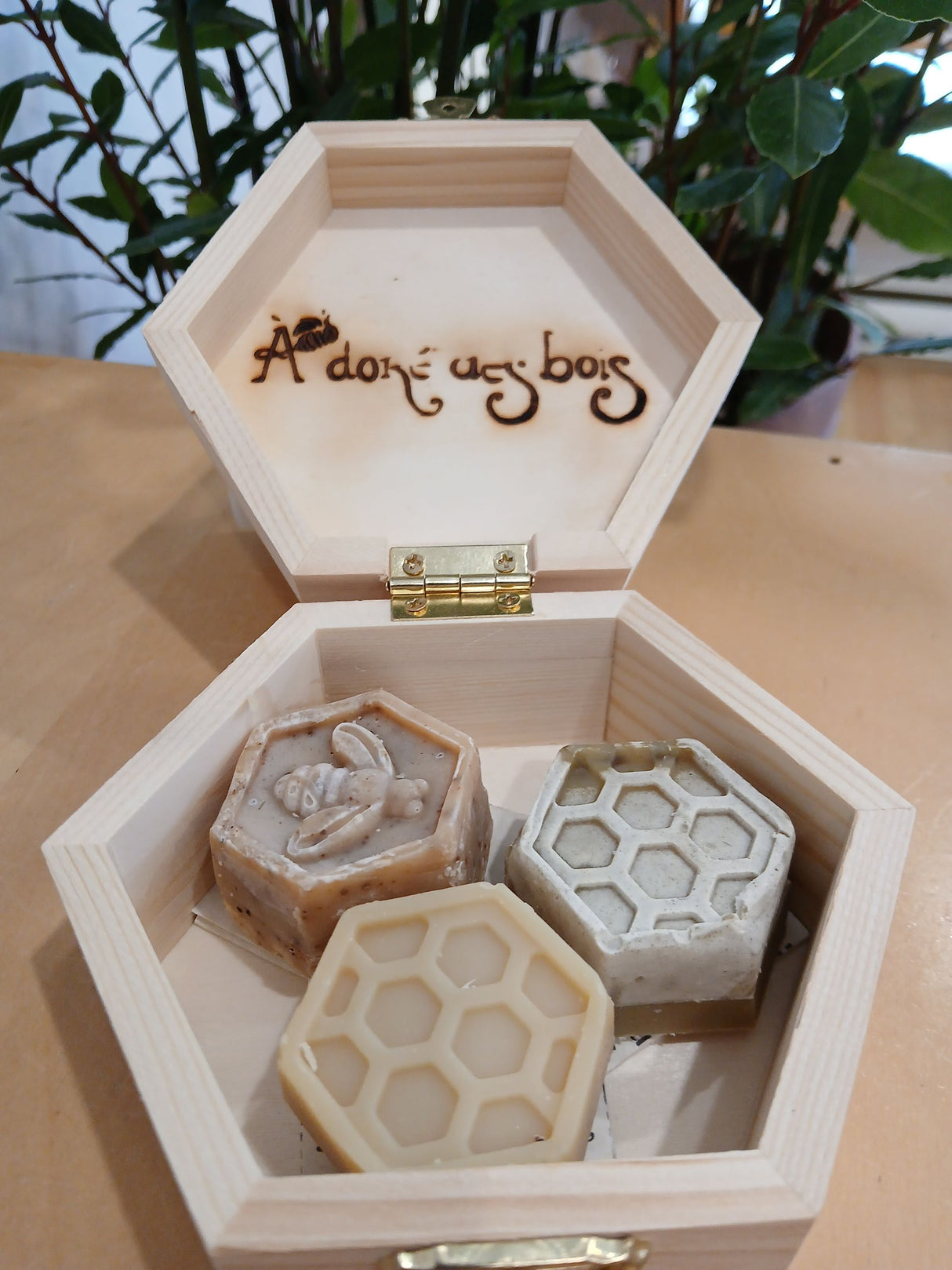ADO0002 - Coffret de 3 mini-savons à la cire d'abeille