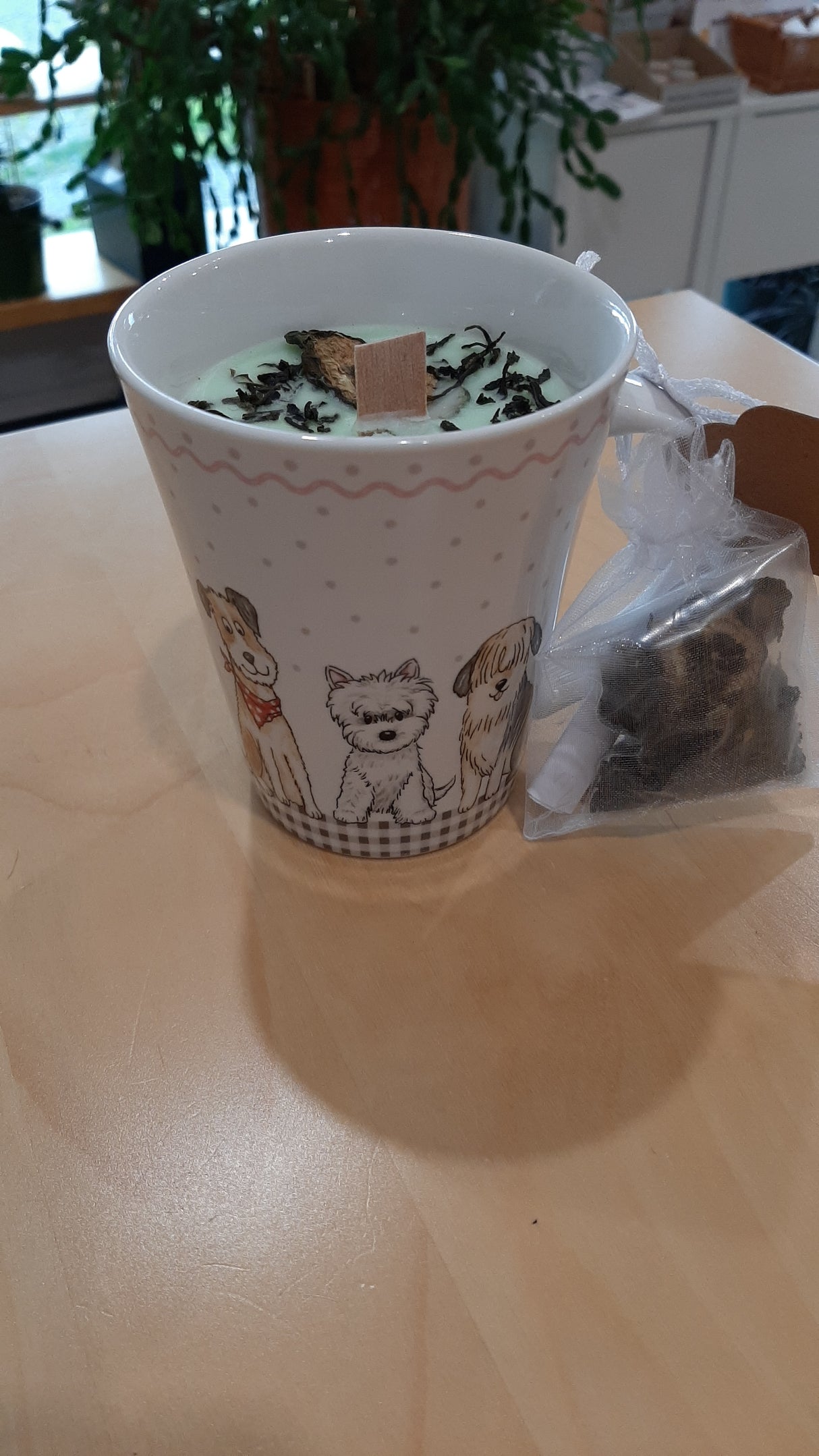 CAN0011 - Chandelle dans tasse à motifs de chiens