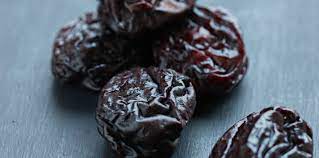 NEV0038 - Pitted prunes