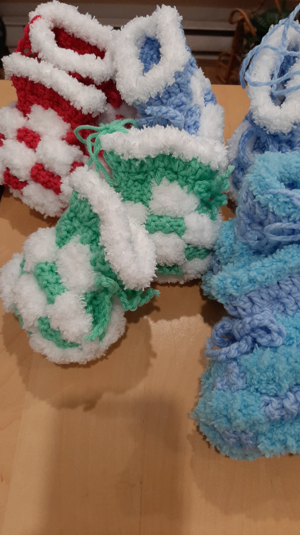 OUF0003 - Pantoufles tricotées pour bébé