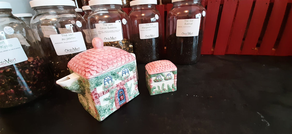 CSL0004 - House with a pink roof teapot and salt & pepper shakers