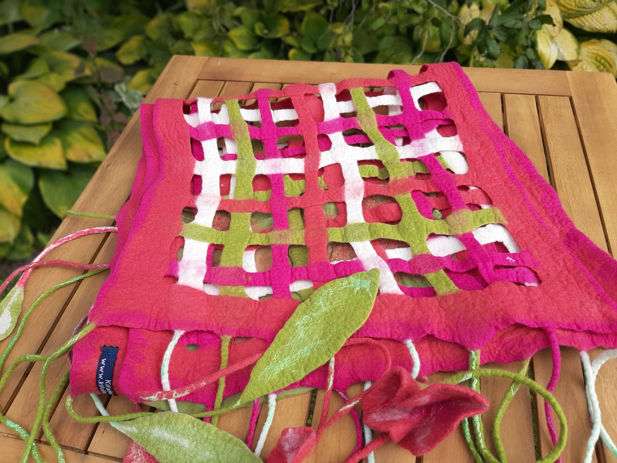 KIF0005 - KiFaiJazer - Felted shawl with 3D flowers