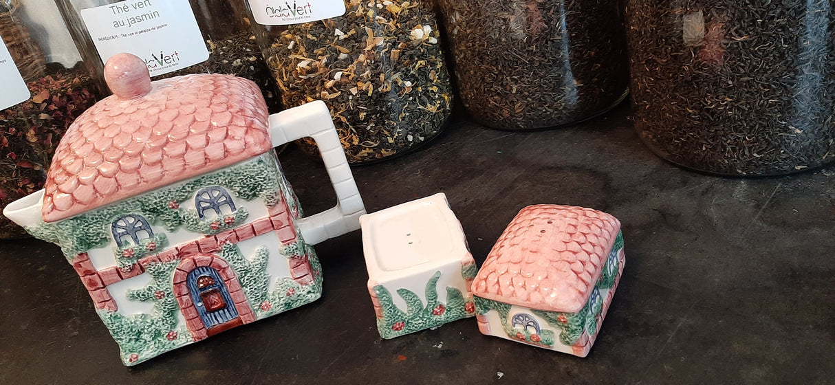 CSL0004 - House with a pink roof teapot and salt & pepper shakers