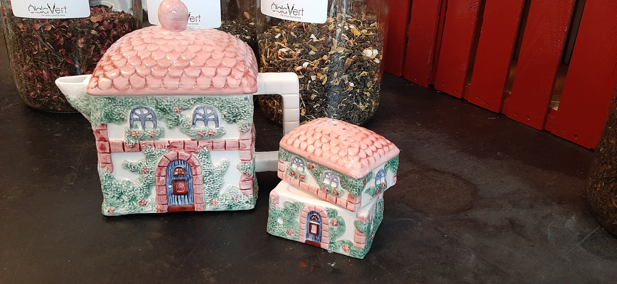 CSL0004 - House with a pink roof teapot and salt & pepper shakers