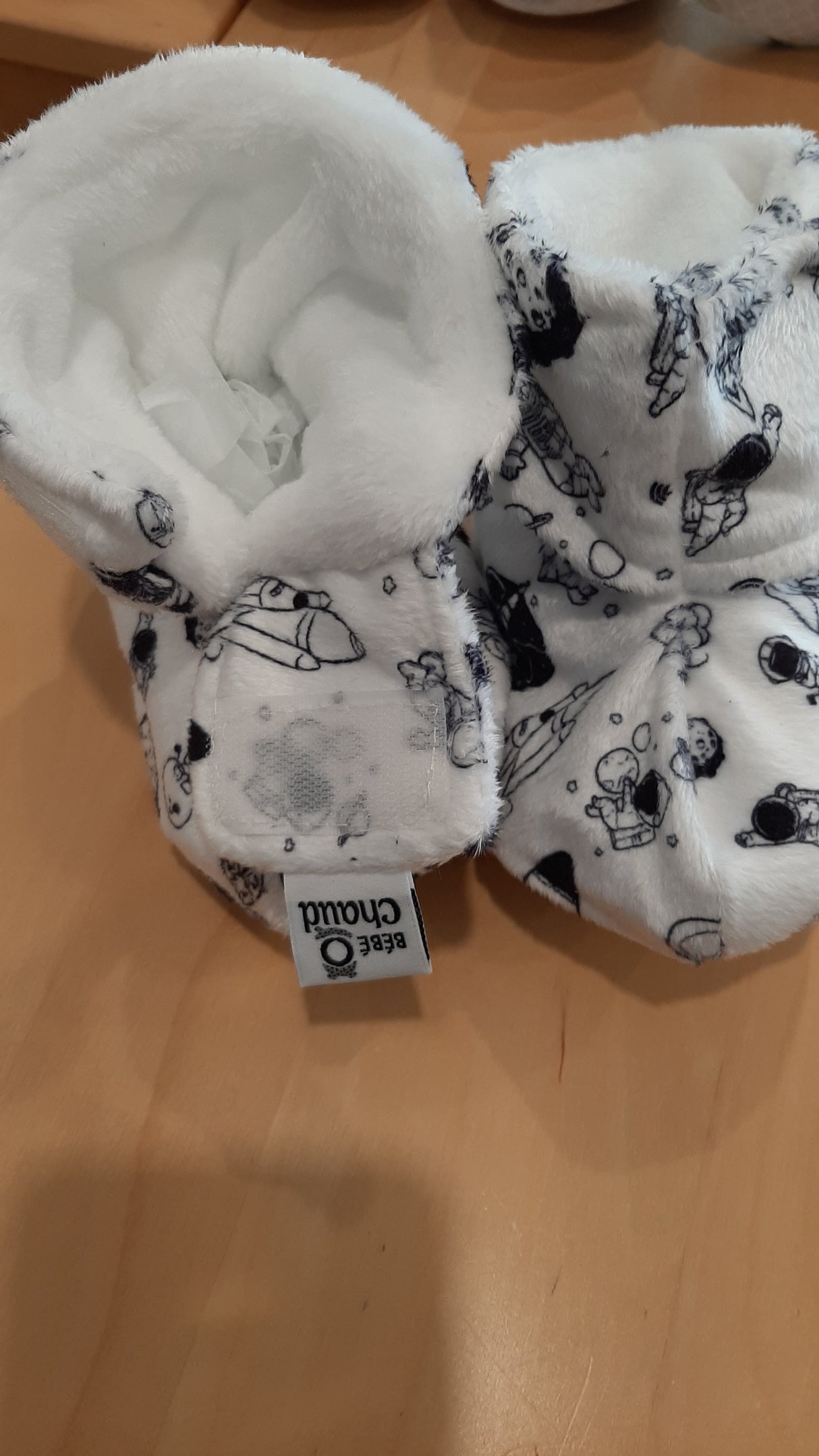 BOC0038 - Pantoufles pour bébé - motifs d'astronautes