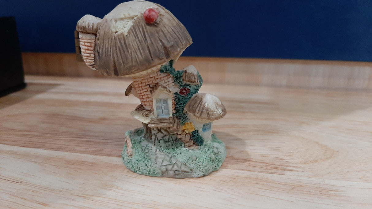 MUS0103 - Little mushroom house