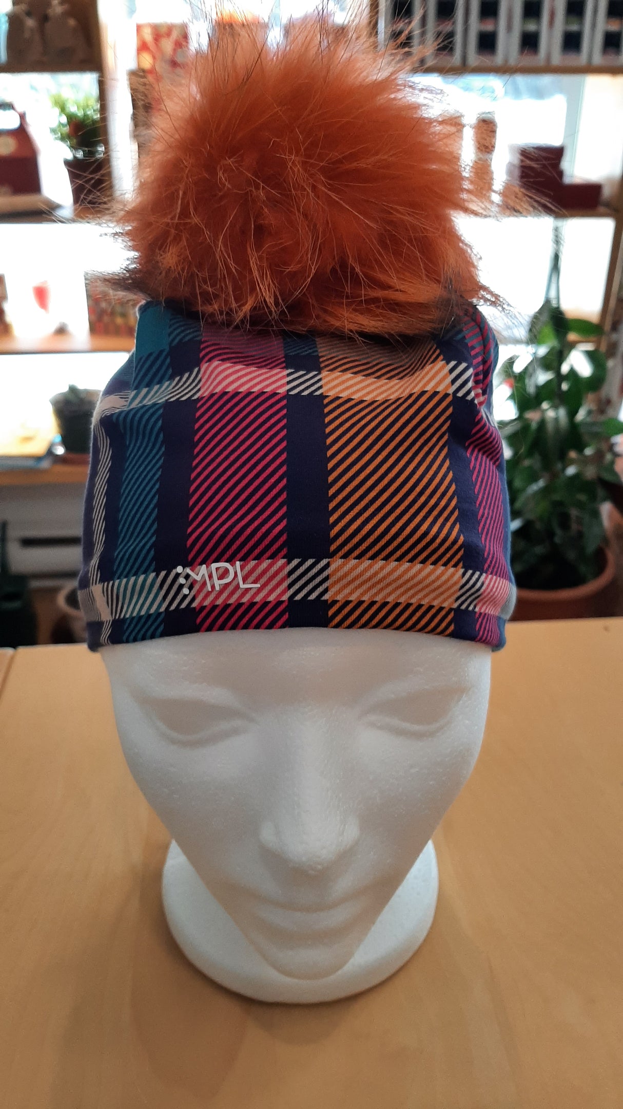 MPL0032 - Multicolored checkered adult beanie