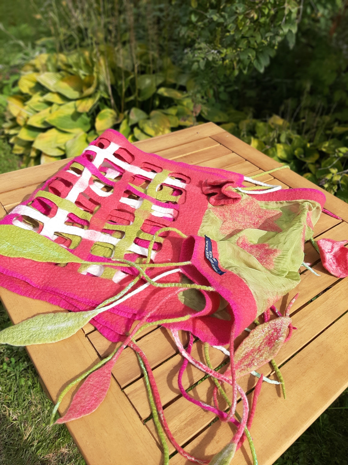 KIF0005 - KiFaiJazer - Felted shawl with 3D flowers