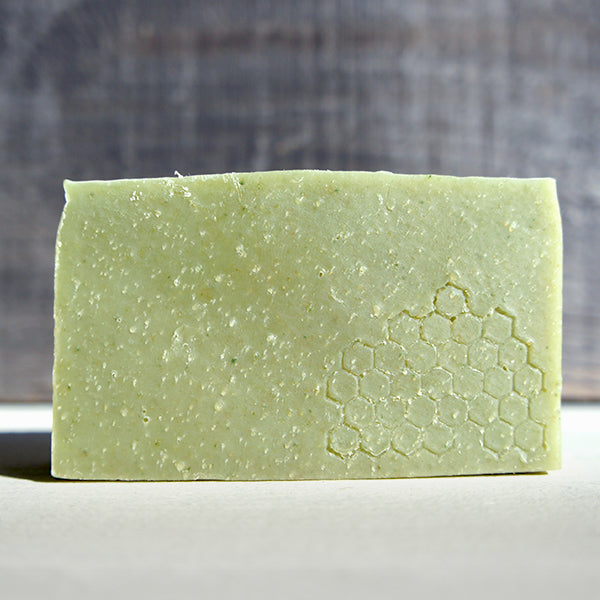 API0004 - Savon artisanal - Thuya - Bois de santal - Sauge - Bergamote