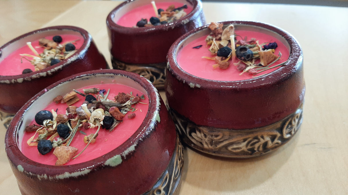 CAN0055 - Candle in a pretty oriental container