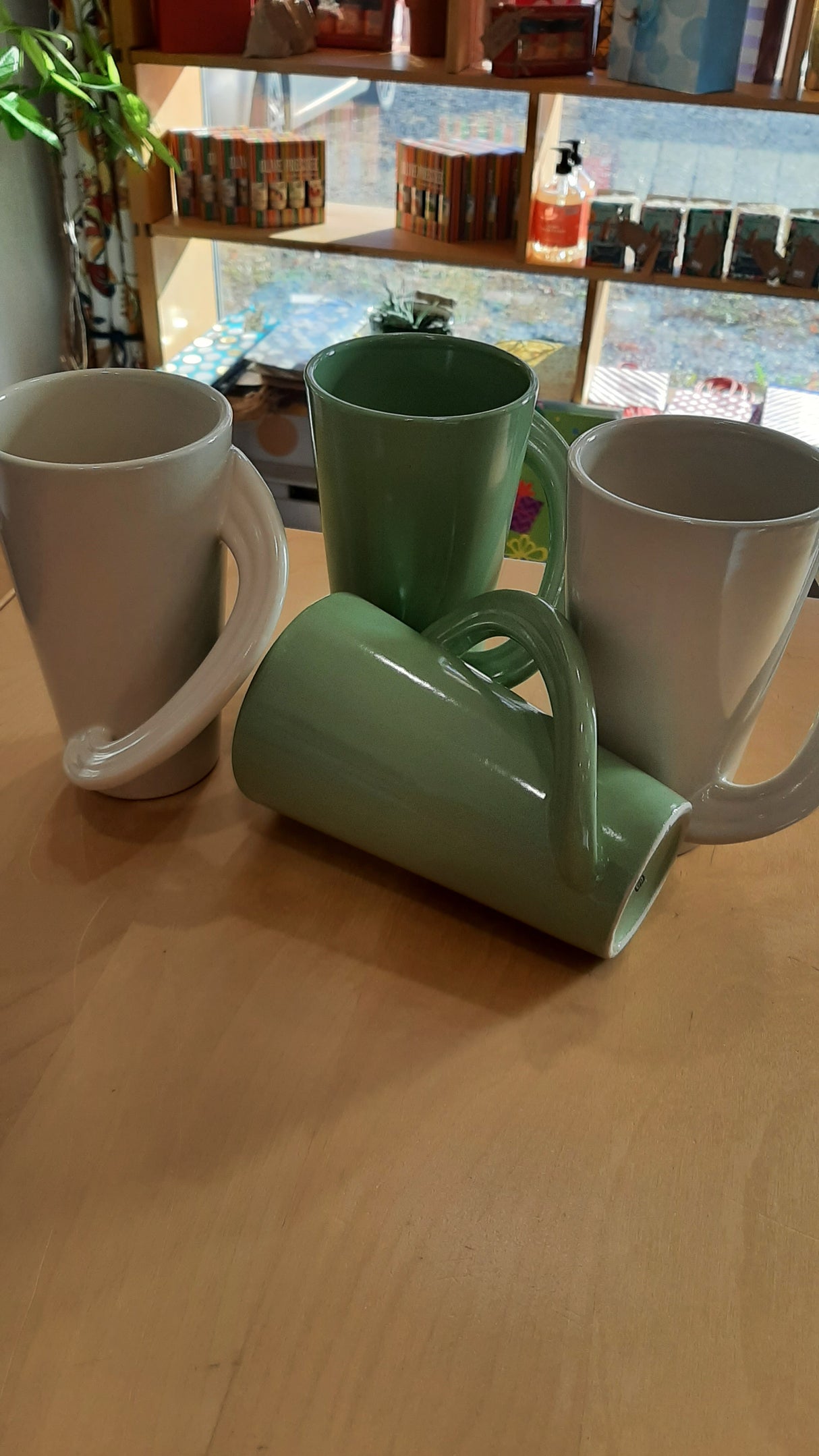 ACC0012 - Quatuor de longues tasses stylisées - produit usagé