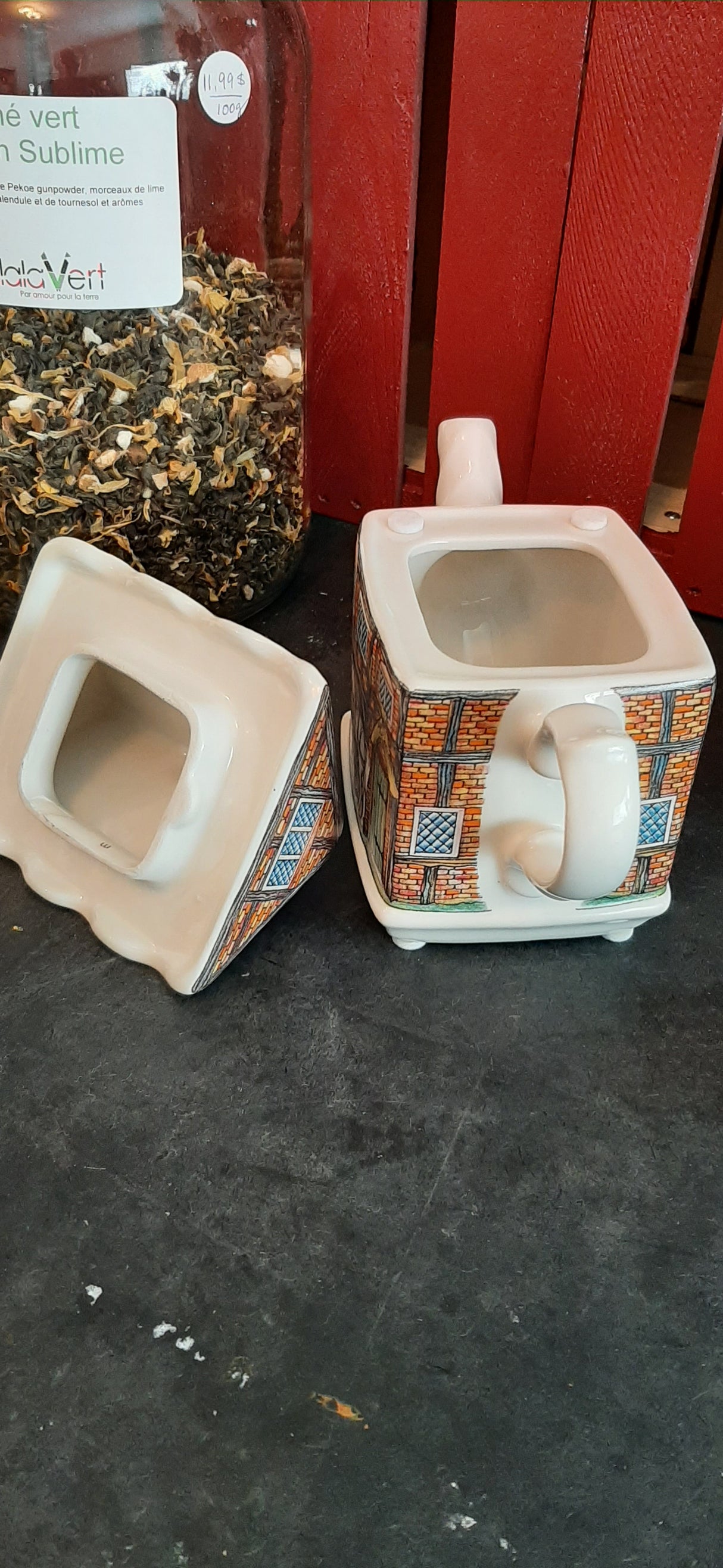 CSL0002 - The Old Forge teapot