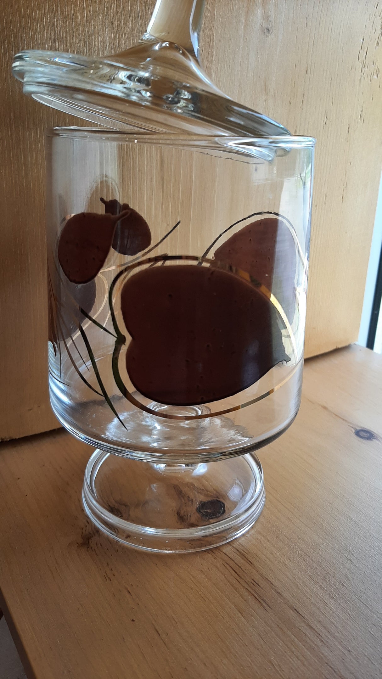 ACC0003 - Bonbonniere and lid