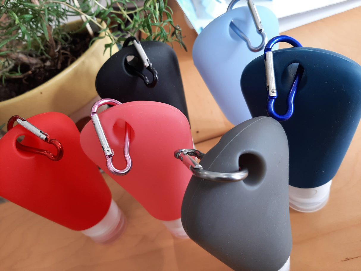 CON0002 - Soft and colorful container for bulk toothpaste with carabiner