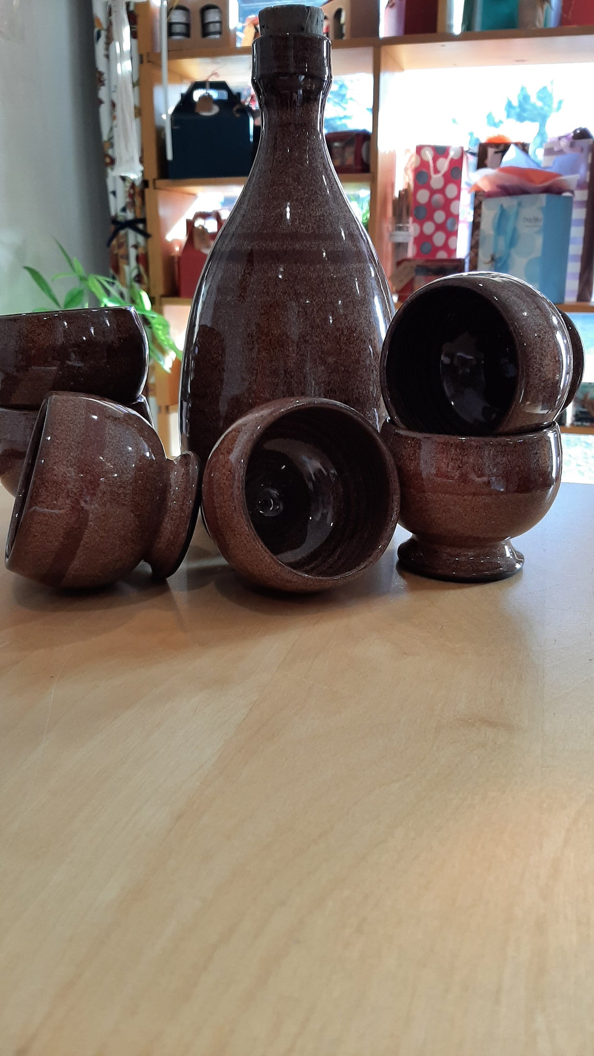 ACC0009 - Water pitcher and mugs - used product