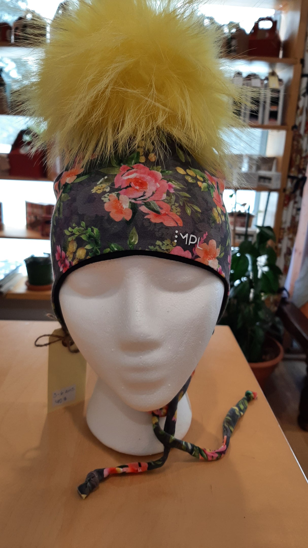 MPL0004 - Tuque à cordons pour enfant