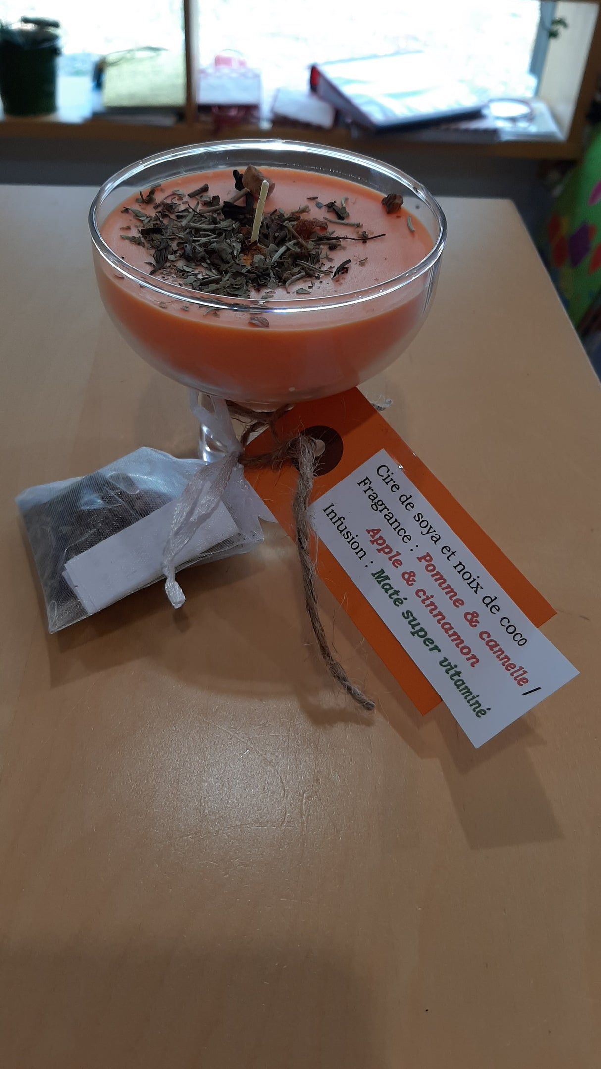 CAN0040 - Chandelle dans une coupe évasée à large pied