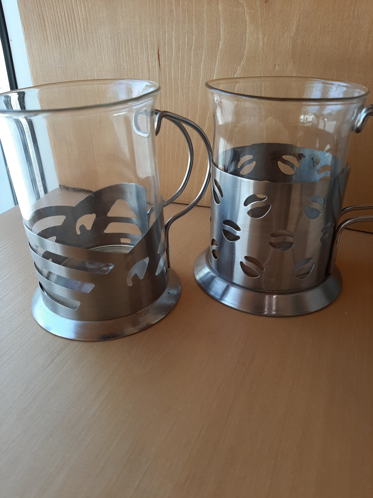 THE0008 - Duo of tea cups - second hand