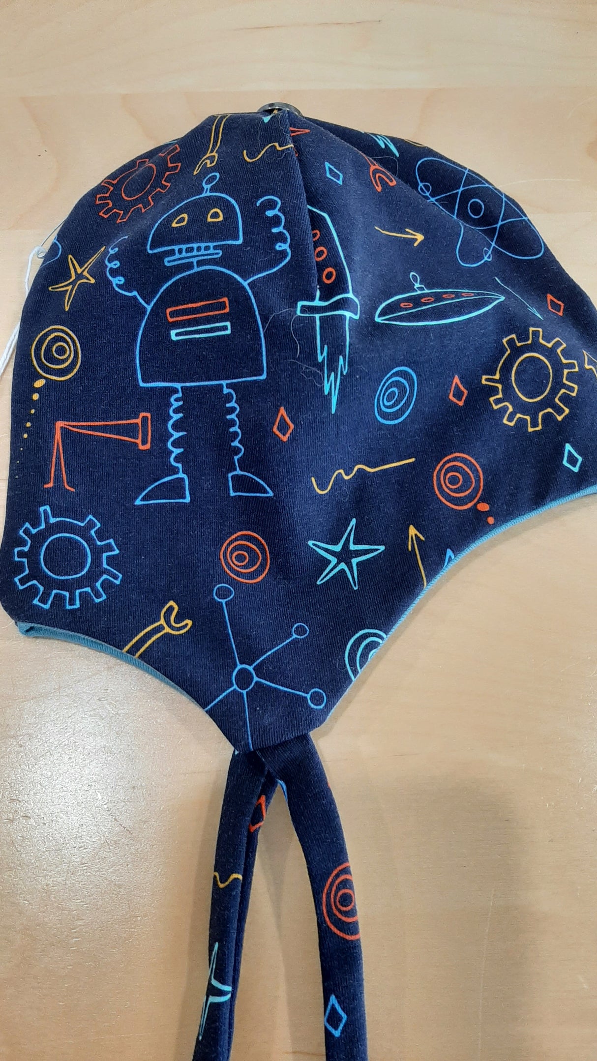 MPL0007 - Tuque à cordons pour enfant