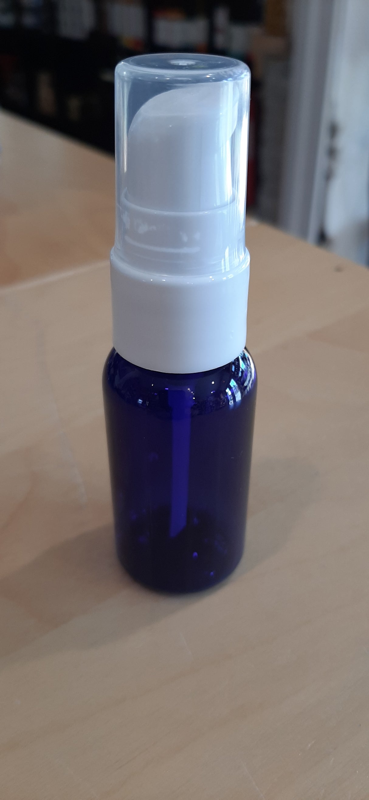 CON0005 - Bouteille vapo en plastique bleu