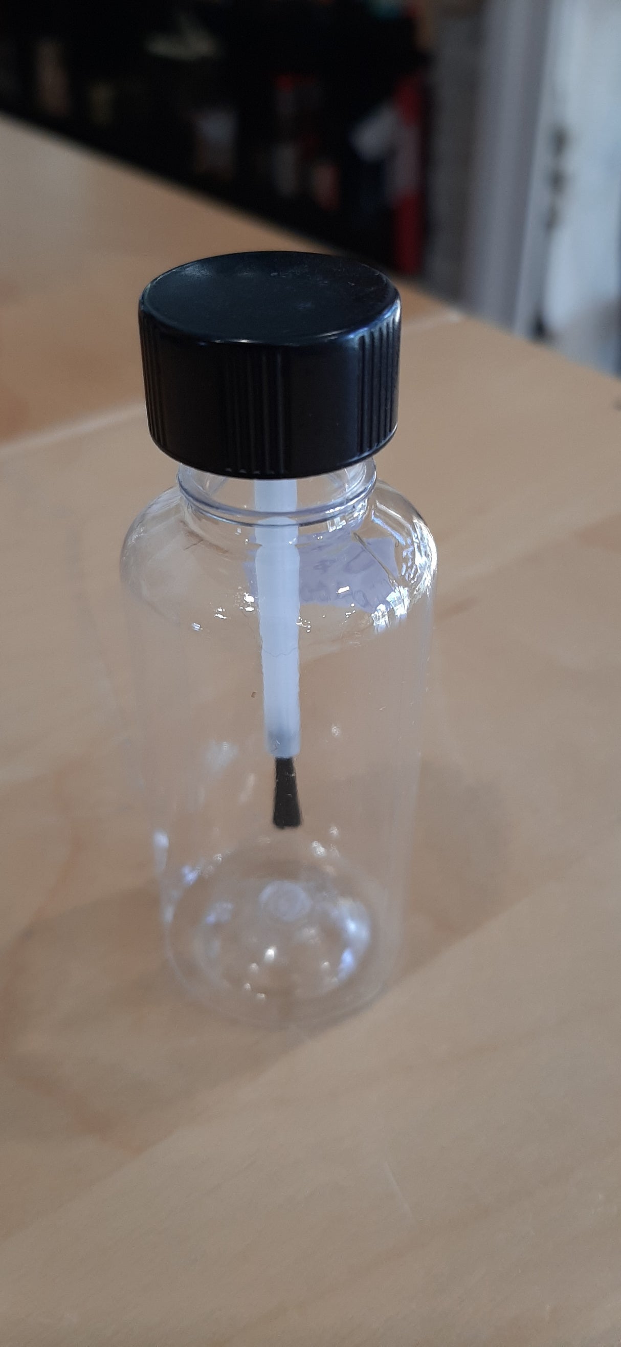 CON0007 - Bouteille en plastique transparent avec pinceau