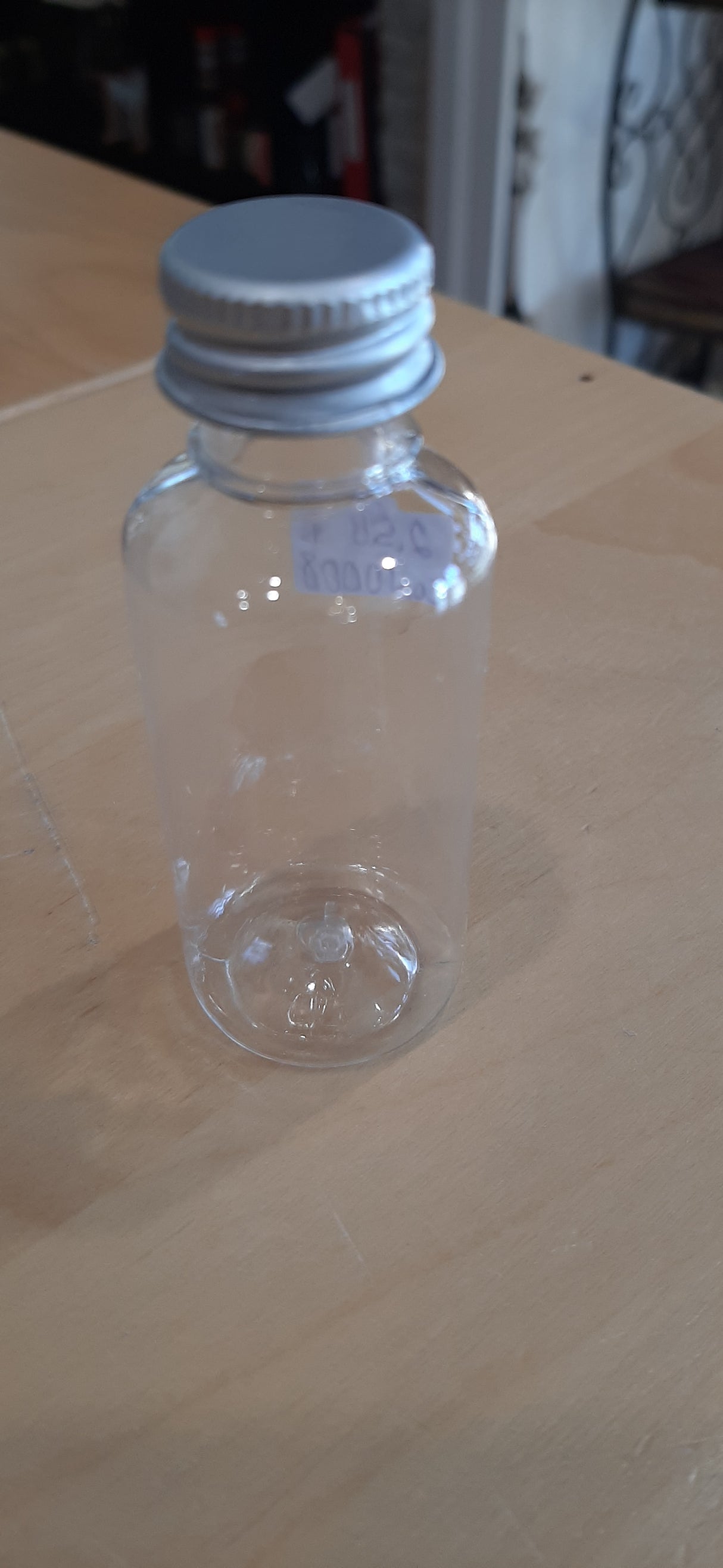 CON0008 - Bouteille en plastique transparent