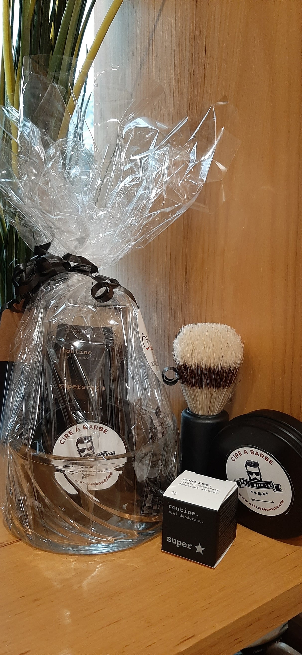 ENS0175 - Ensemble cadeau - Blaireau, cire à barbe et mini-déo