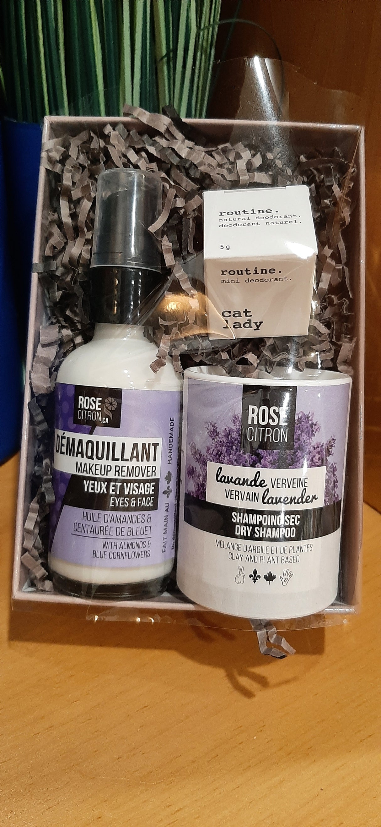 ENS0202 - Ensemble cadeau - Démaquillant, shampoing sec et mini-déo