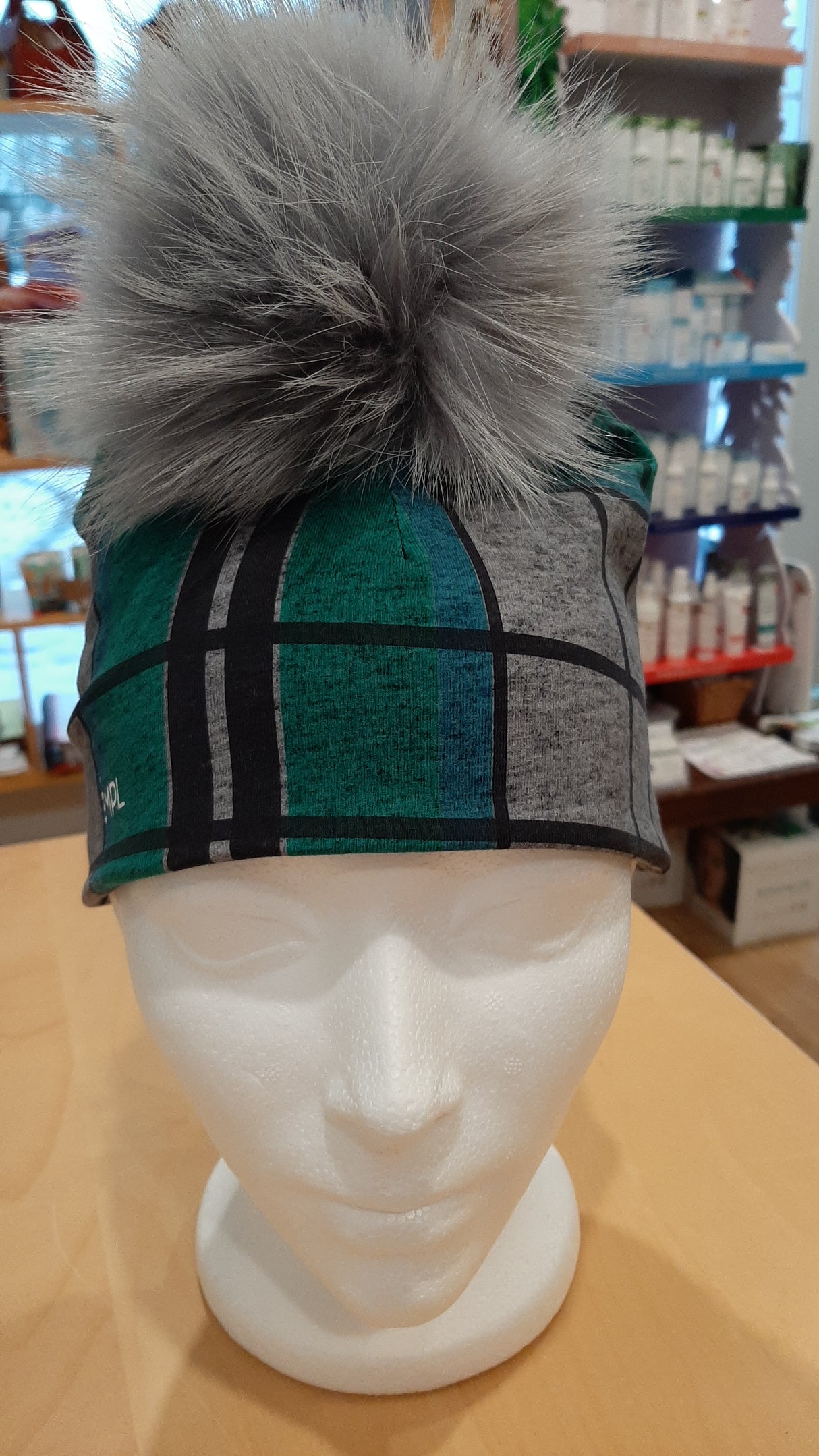 MPL0029 - Tuque pour adulte - carreaux verts et gris