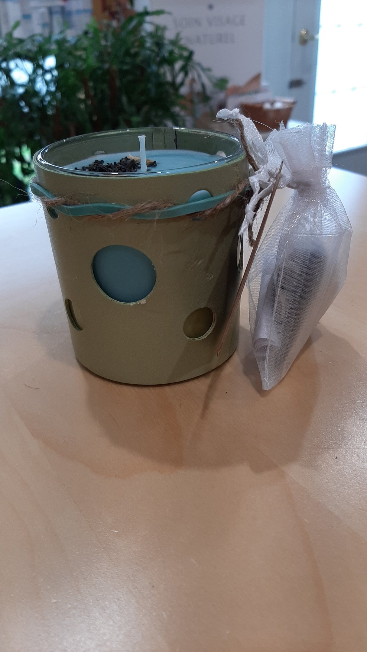 CAN0013 - Candle in green leather glass 