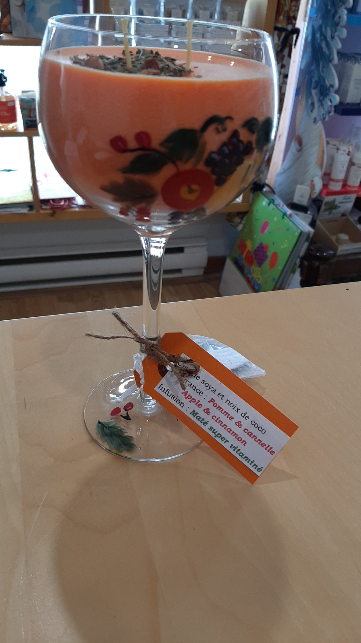 CAN0037 - Candle in a large fruity bowl