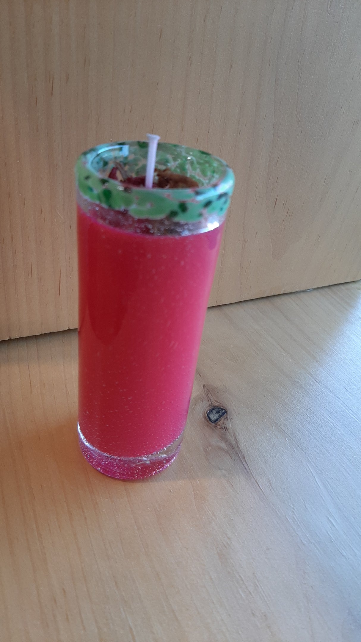 CAN0034 - Chandelle dans un petit verre à rebord vert