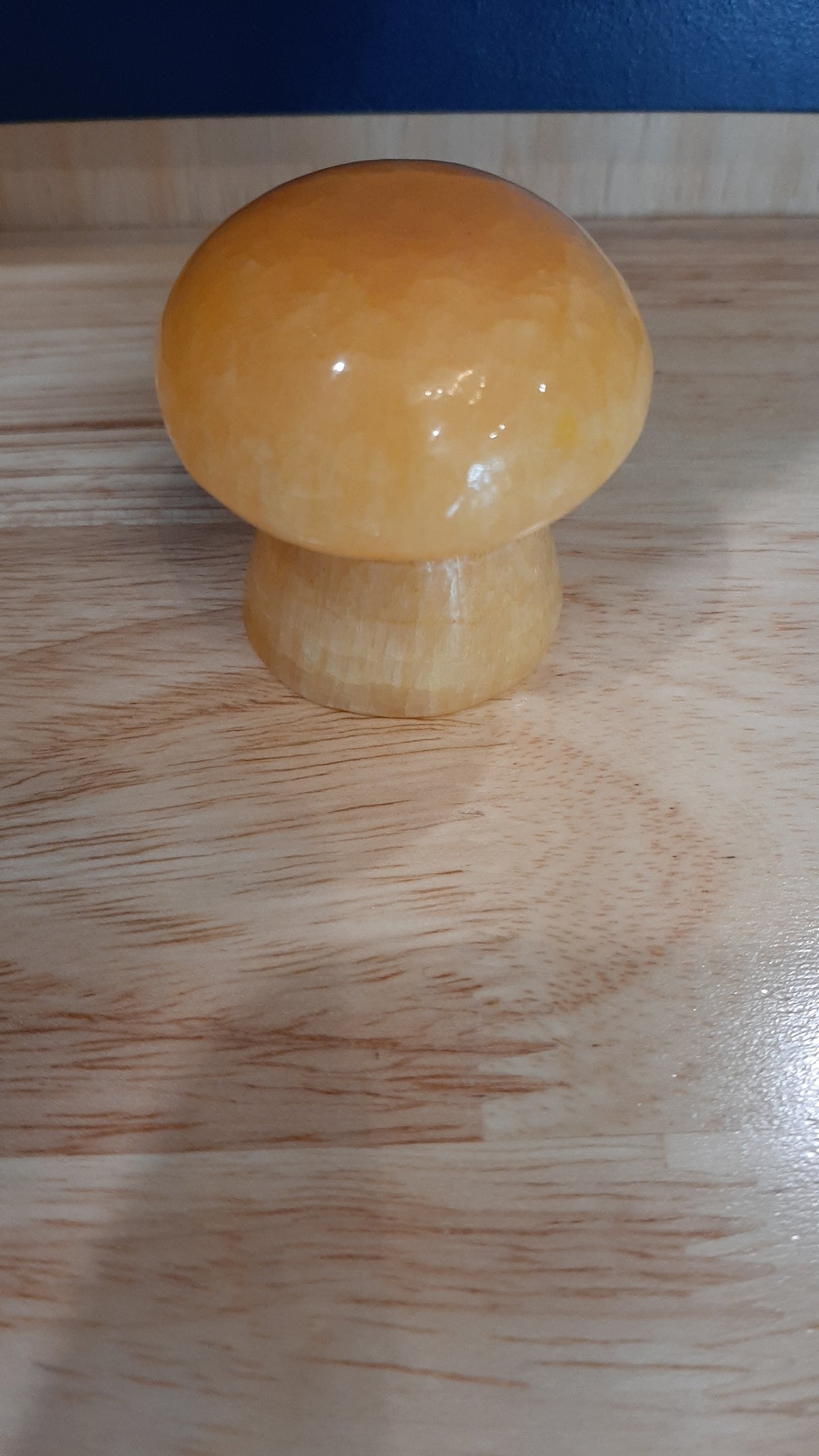 MUS0104 - Petit champignon en pierre jaune maïs