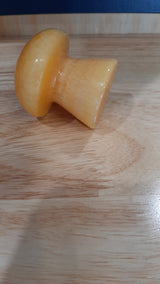 MUS0104 - Petit champignon en pierre jaune maïs