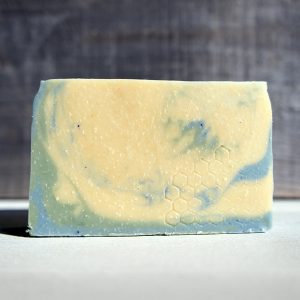 API0003 - Savon artisanal - Eucalyptus  / camphre / sapin
