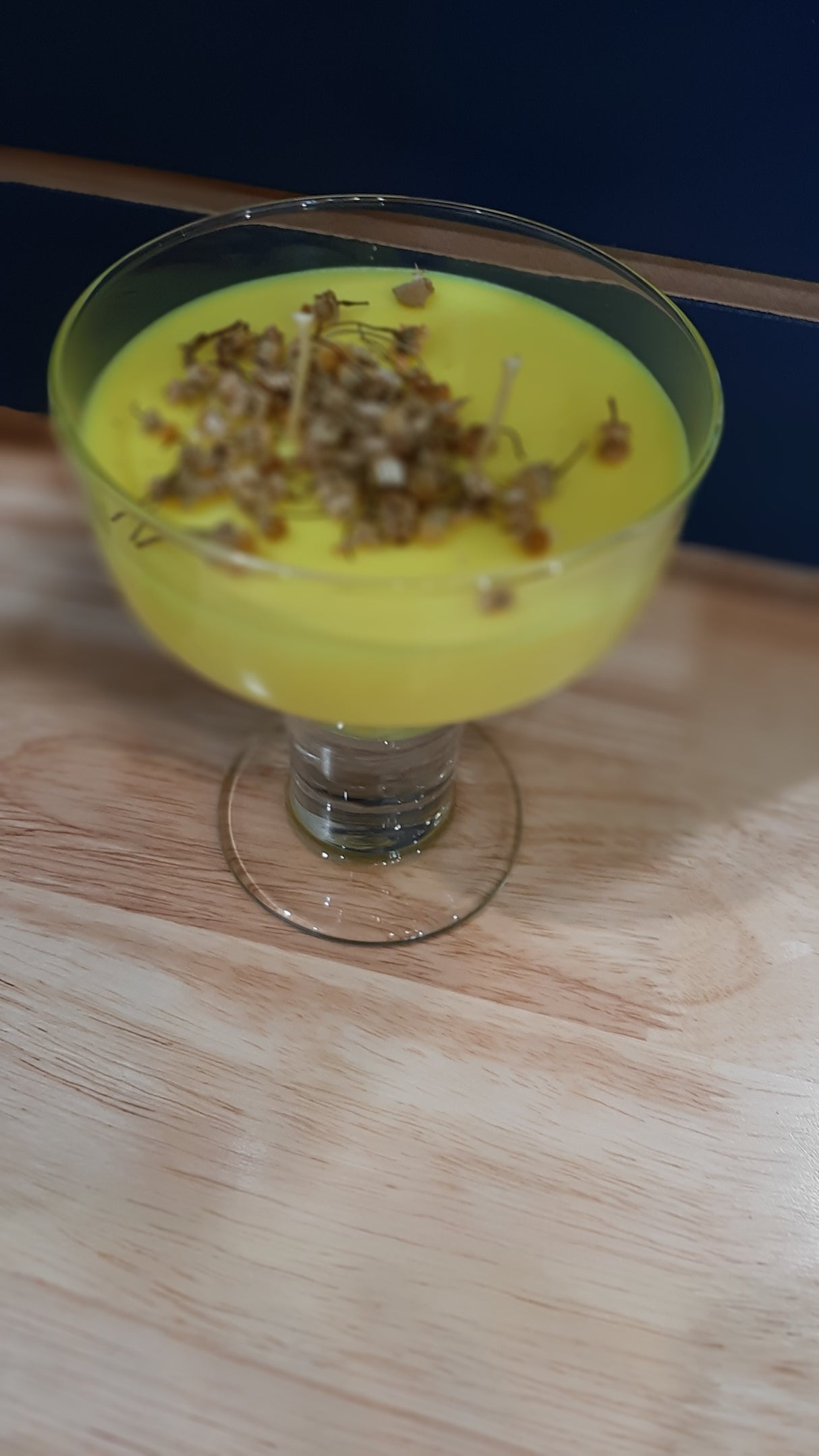 CAN0026 - Chandelle jaune dans un verre évasé