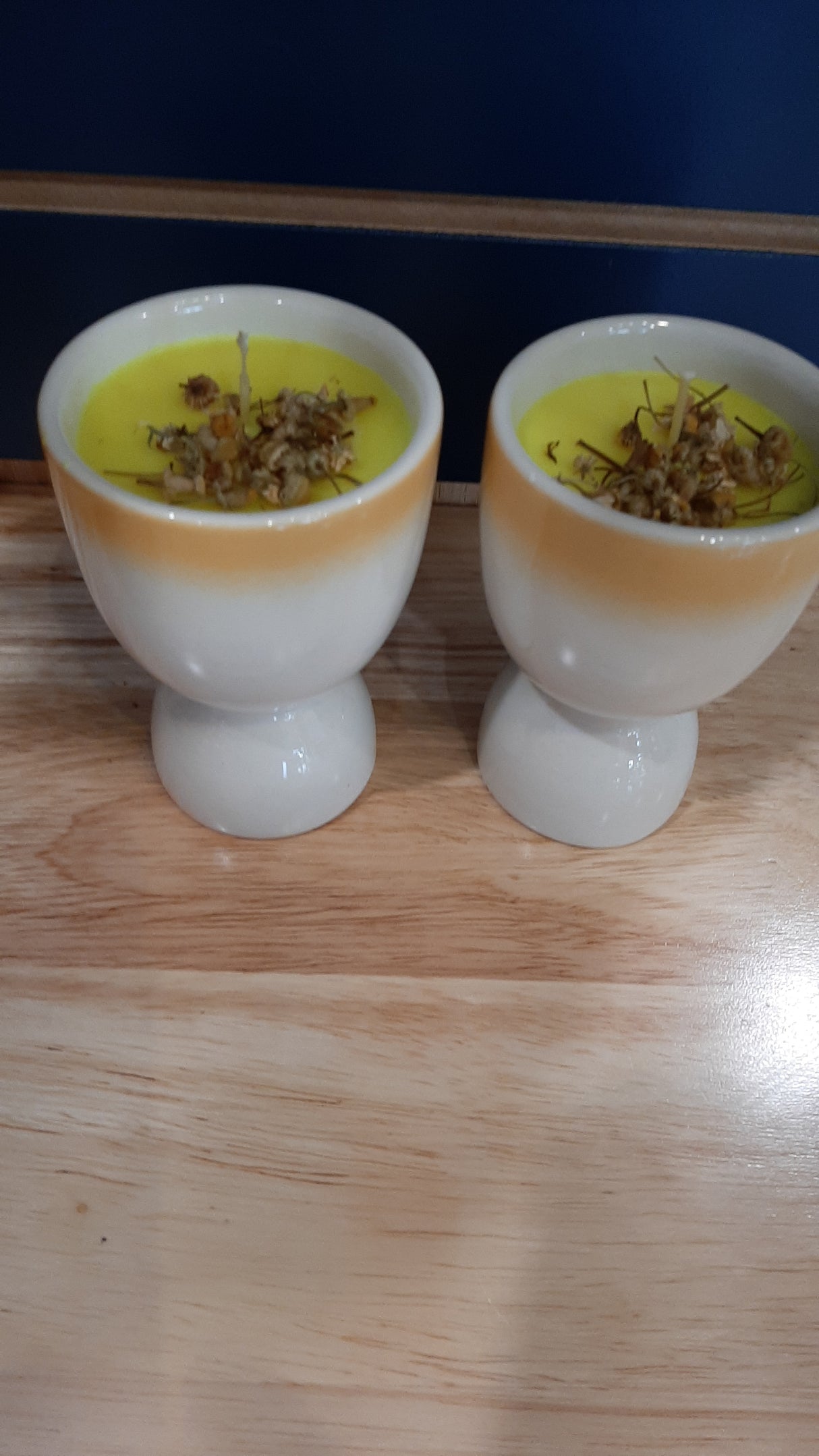 CAN0023 - Yellow candle in an egg pot 